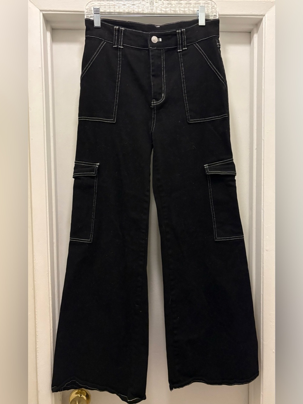 Altar'd State Black Wide-Leg Cargo Pants with White Contrast Stitching Large - Picture 2 of 9
